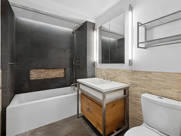 211 E 13th St #5F — Photo 6
