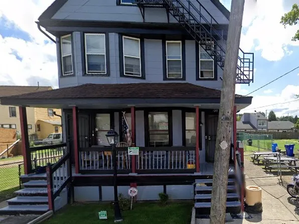 8212 Golden Ave, Cleveland, OH