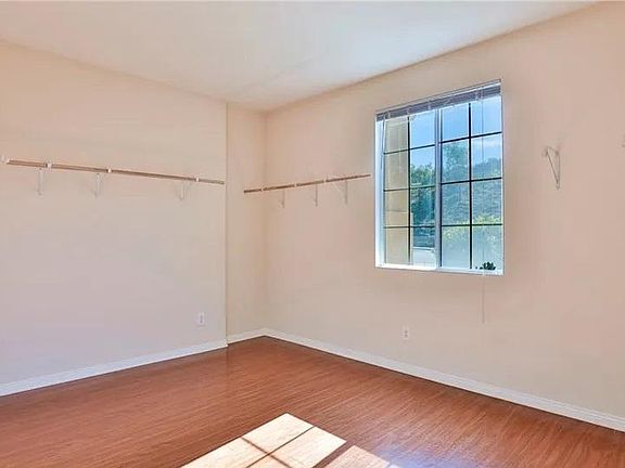 4th image of 4624 W 105th Pl