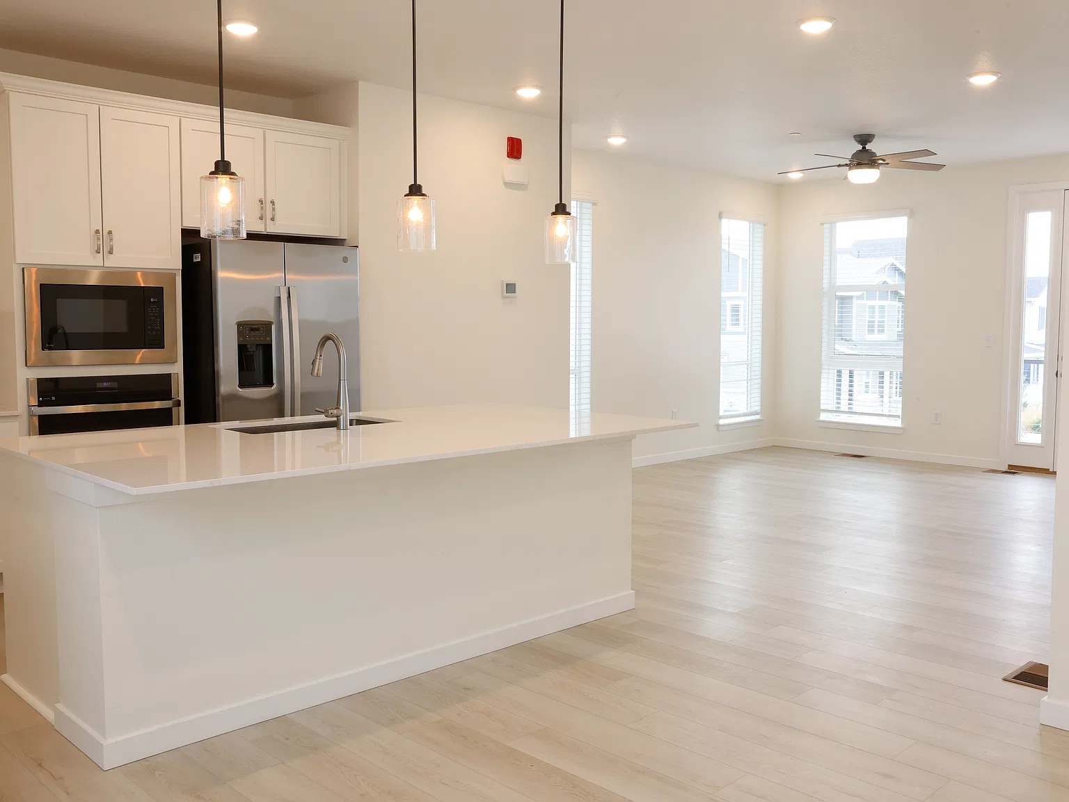 3 bed, 1947 sqft, $3,850 — Photo 4