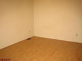 4th image of 901 Sommerset Dr