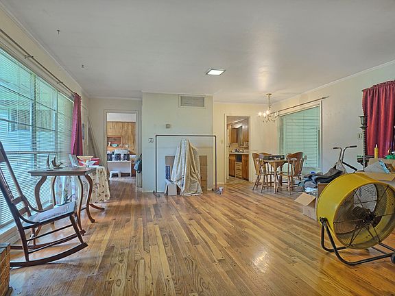 3rd image of 1511 Bradley Ln