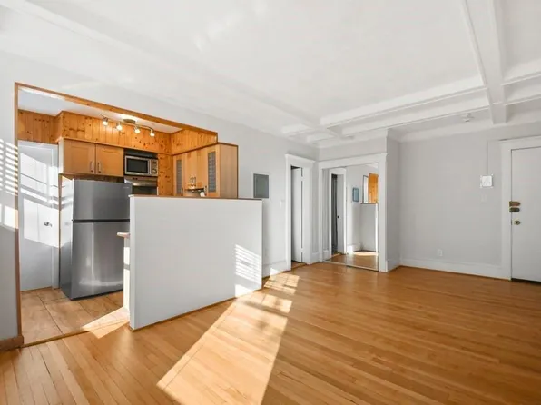 34 Kinross Rd APT 12A, Boston, MA 02135