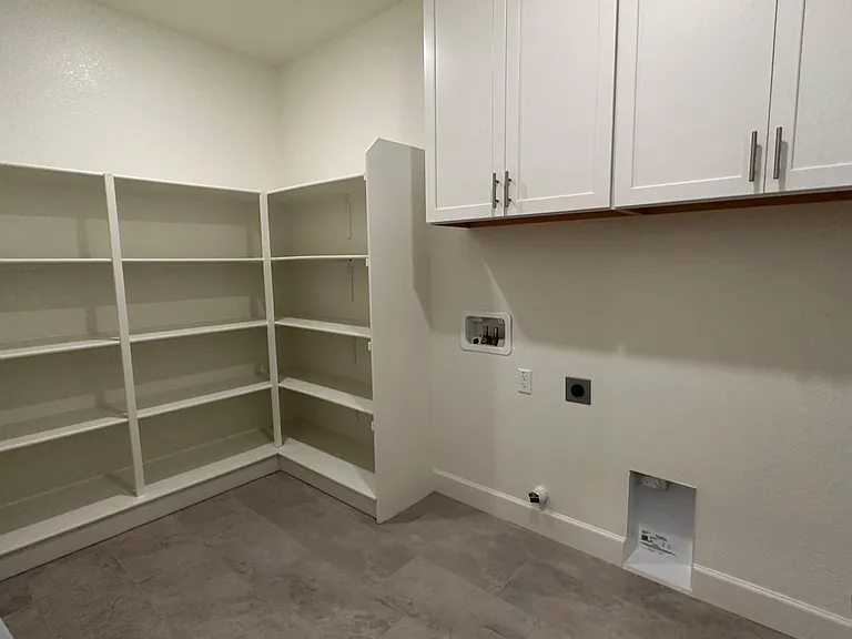549 Knightsbridge Ct — Photo 16