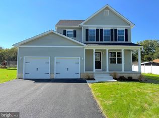 956 Chapel Dr, Vineland, NJ 08361