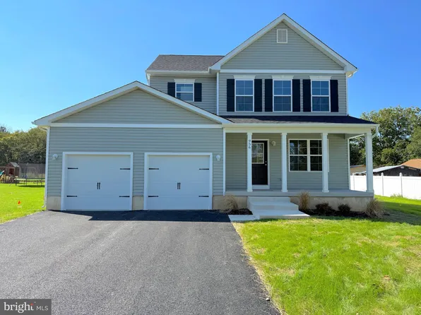 956 Chapel Dr, Vineland, NJ 08361