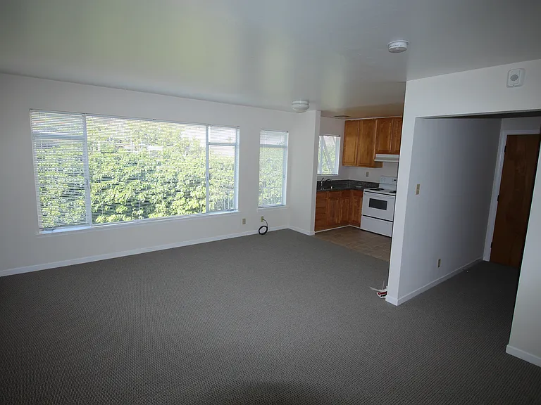 1906 Ocean Ave #8 — Photo 10
