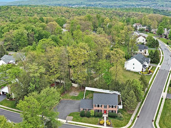 2nd image of 25 Tall Oaks Dr