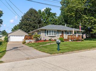 242 Cliff Ct, Silvis, IL 61282