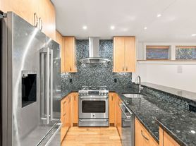 1 Smith Ln, Manchester, MA