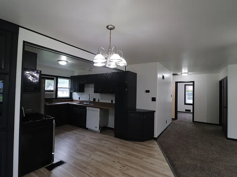 321 W 14th St — Photo 12