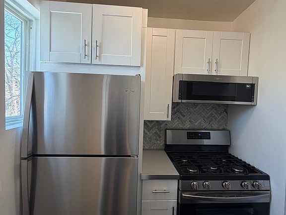 4th image of 632 Prospect Ave SE APT 3