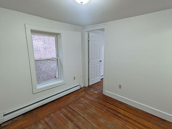 3rd image of 171 Frank St #B