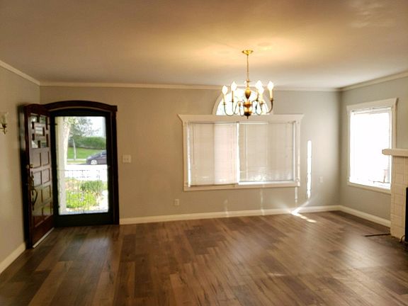 3rd image of 815 N Raymond Ave #1