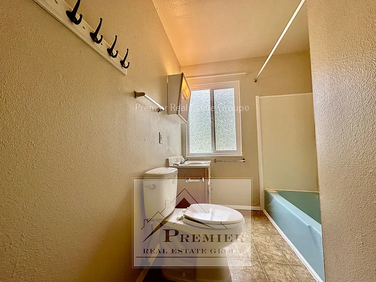 6873 Metropolitan St — Photo 13