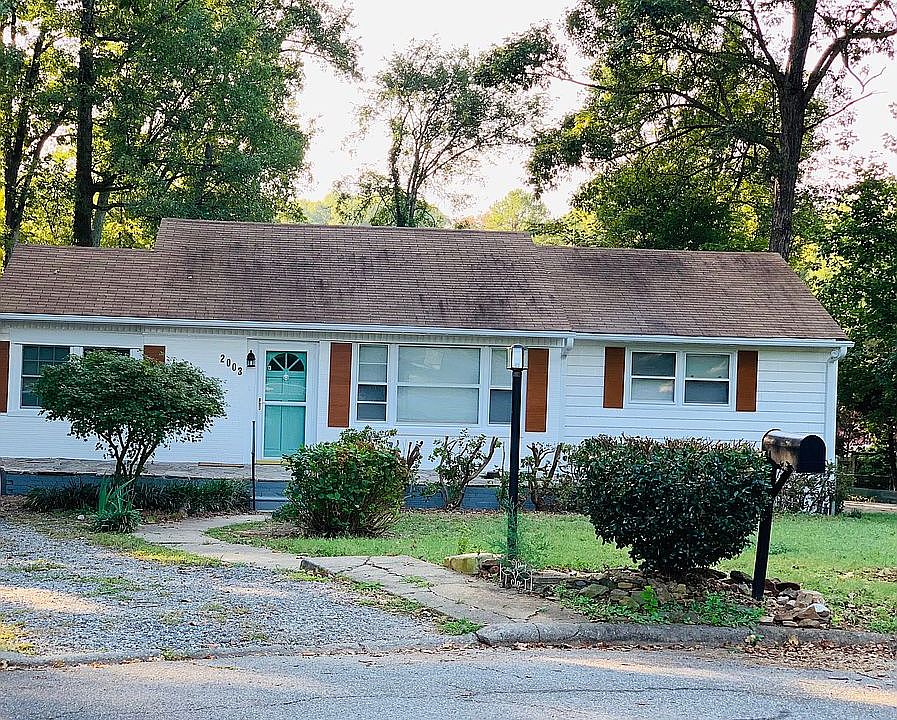 1st image of 2003 Queens Ct