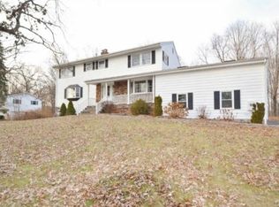 10 Strawberry Hill Rd, Danbury, CT 06811