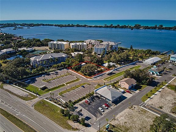 3rd image of 4040 Sarasota Crew Way
