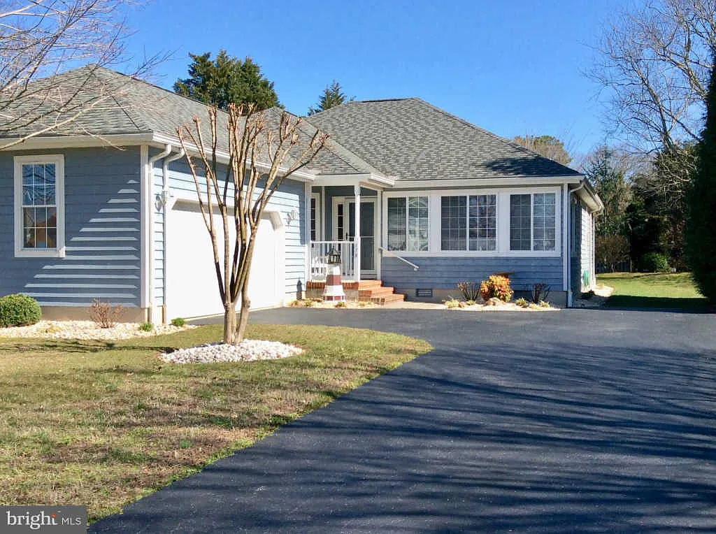 179 Lakeside Dr photo 1
