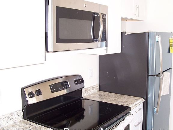 3rd image of 1683 Ontario Dr APT 2