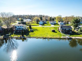 330 Candlewick Dr SE, Poplar Grove, IL 61065
