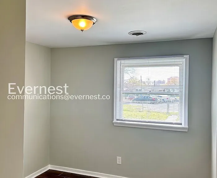 1252 W Moore St — Photo 8