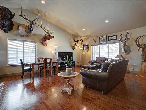 3rd image of 1308 Blackberry Way