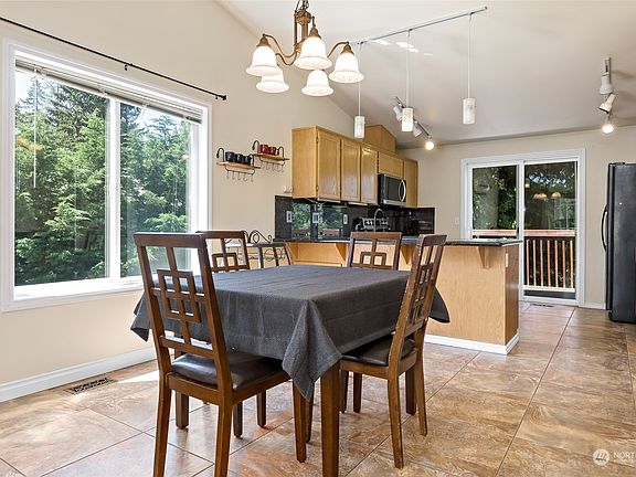 5th image of 16518 84th Avenue Ct E
