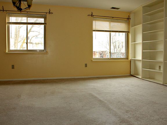 3rd image of 2701 Pennsylvania Ave #D206