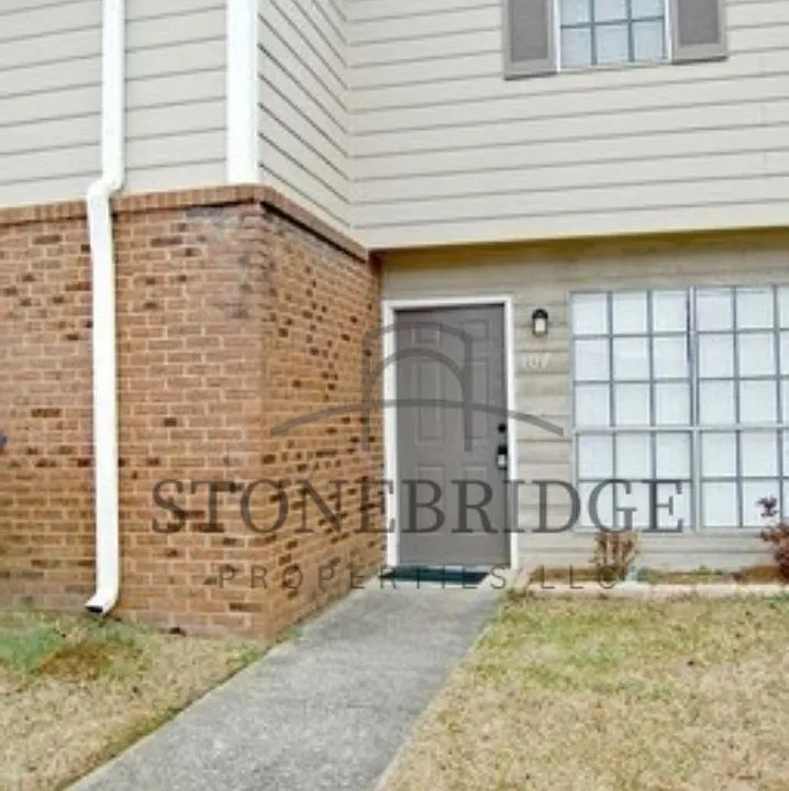 202 Hillsboro Ln