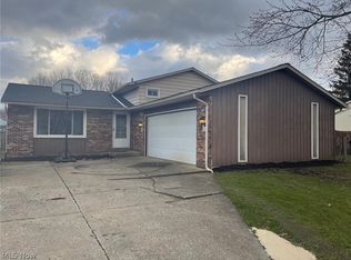 6457 Ridge Plaza Dr, North Ridgeville, OH 44039