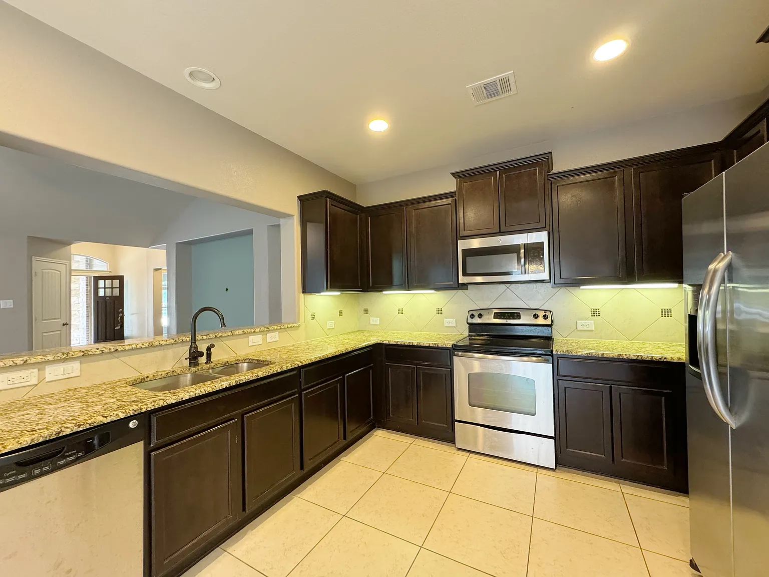 3 bed, 1848 sqft, $2,350 — Photo 4