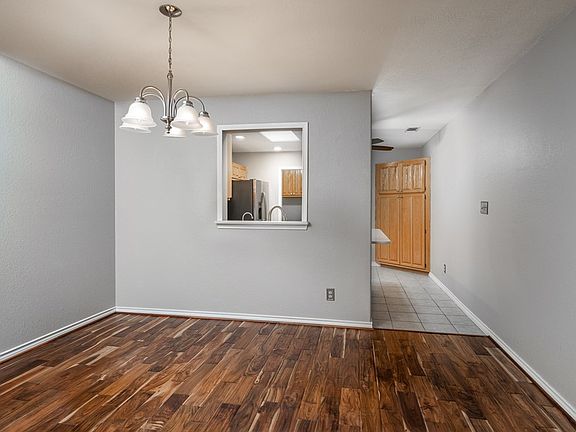 5th image of 204 Oak Hill Dr