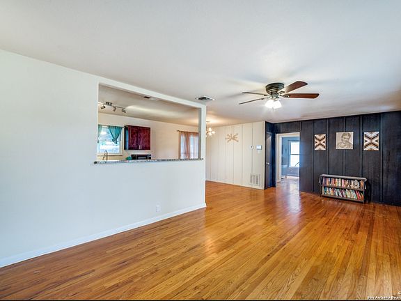 4th image of 215 Beryl Dr