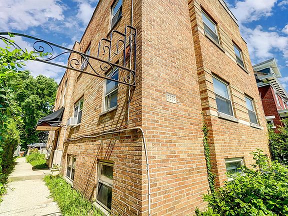 2nd image of 3653 Shaw Ave APT 6