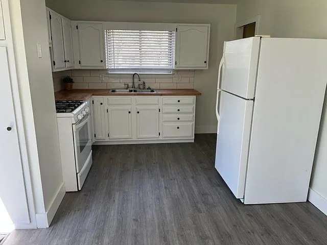 2425 Bock Rd — Photo 3