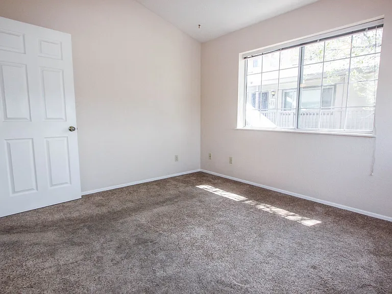 415 S Alarcon St — Photo 10