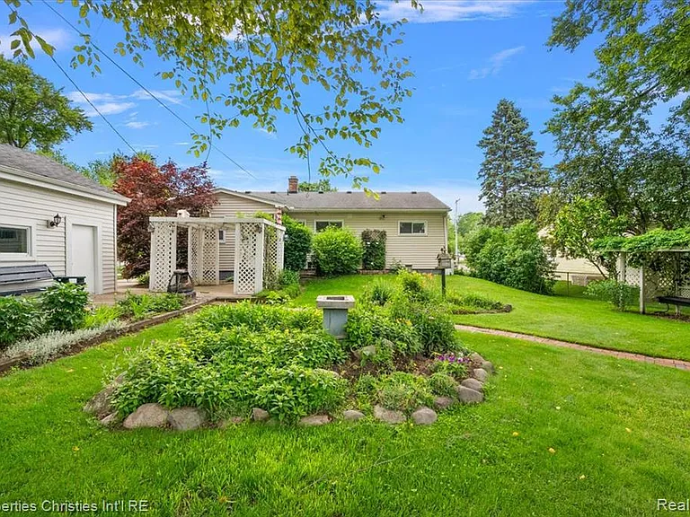 735 Novi St — Photo 39