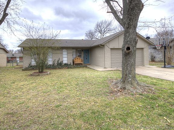 3rd image of 1117 W School Ct
