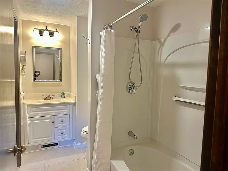 52 Frederick St #26 — Photo 20