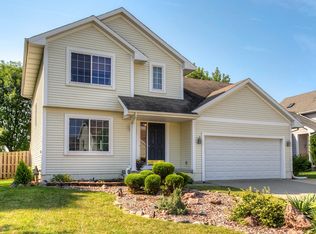 15610 Wildwood Dr, Clive, IA 50325