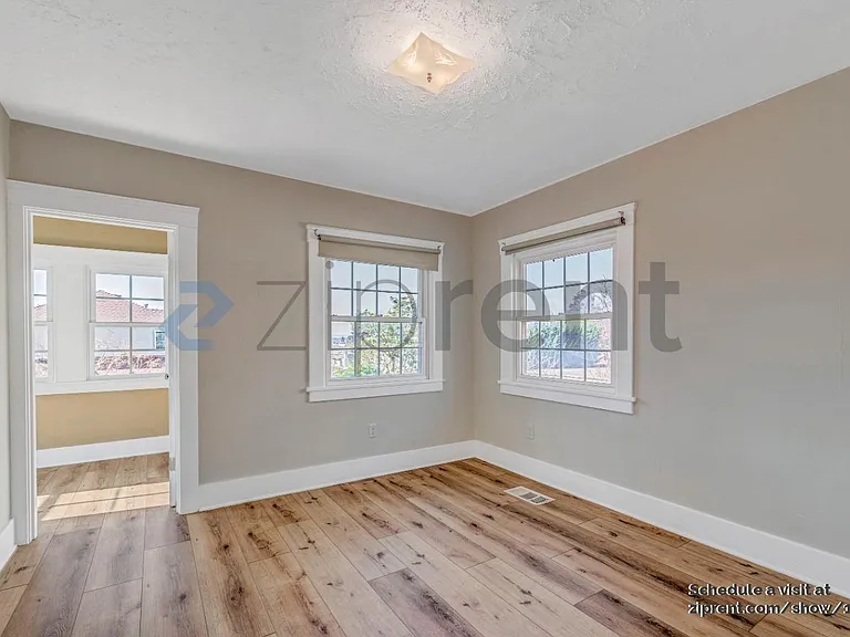 1012 Ventura Ave — Photo 13