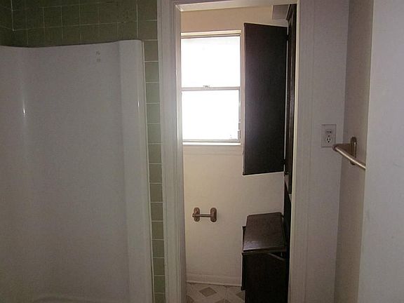 5th image of 3902 Black Locust Dr