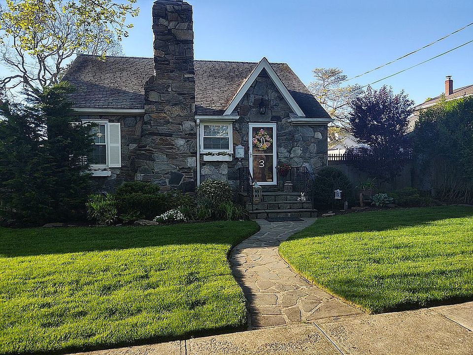 1st image of 3 Charlotte Pl