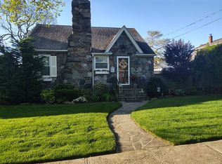 3 Charlotte Pl, Bellmore, NY 11710