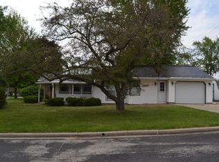 W172N8663 Shady Ln, Menomonee Falls, WI 53051