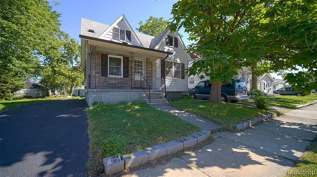 4 bed, 1.5 bath, 1238 sqft, $1,700 — Photo 1