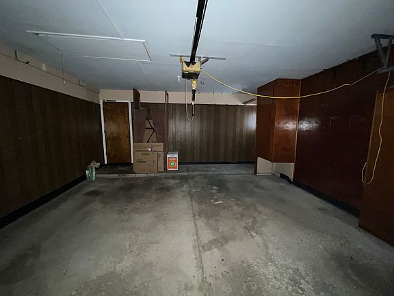 3rd image of 26201 Eureka Dr