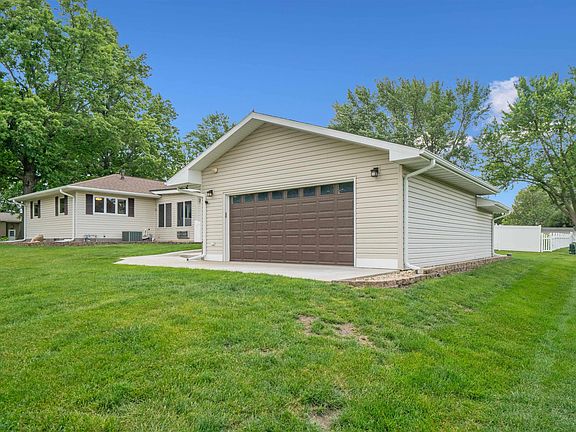 2nd image of 4023 Crestview Dr