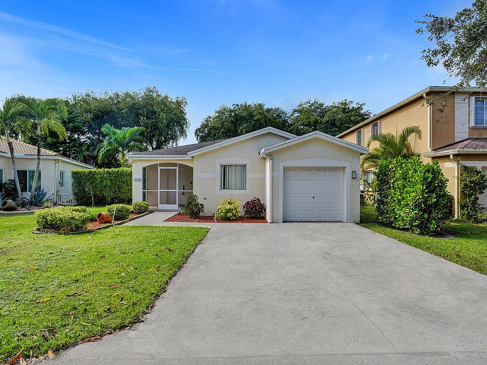 1245 SW 46th Way